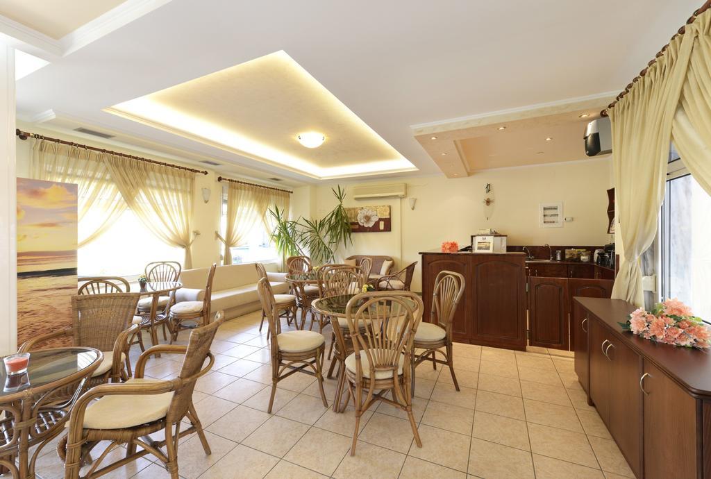 Amalia Aparthotel Palaiontsiflikion Bagian luar foto