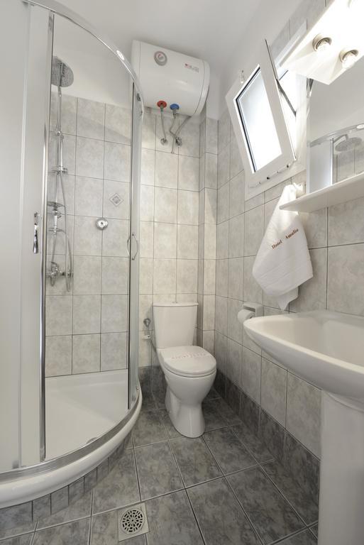 Amalia Aparthotel Palaiontsiflikion Ruang foto