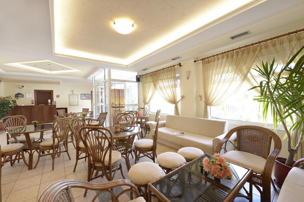 Amalia Aparthotel Palaiontsiflikion Bagian luar foto