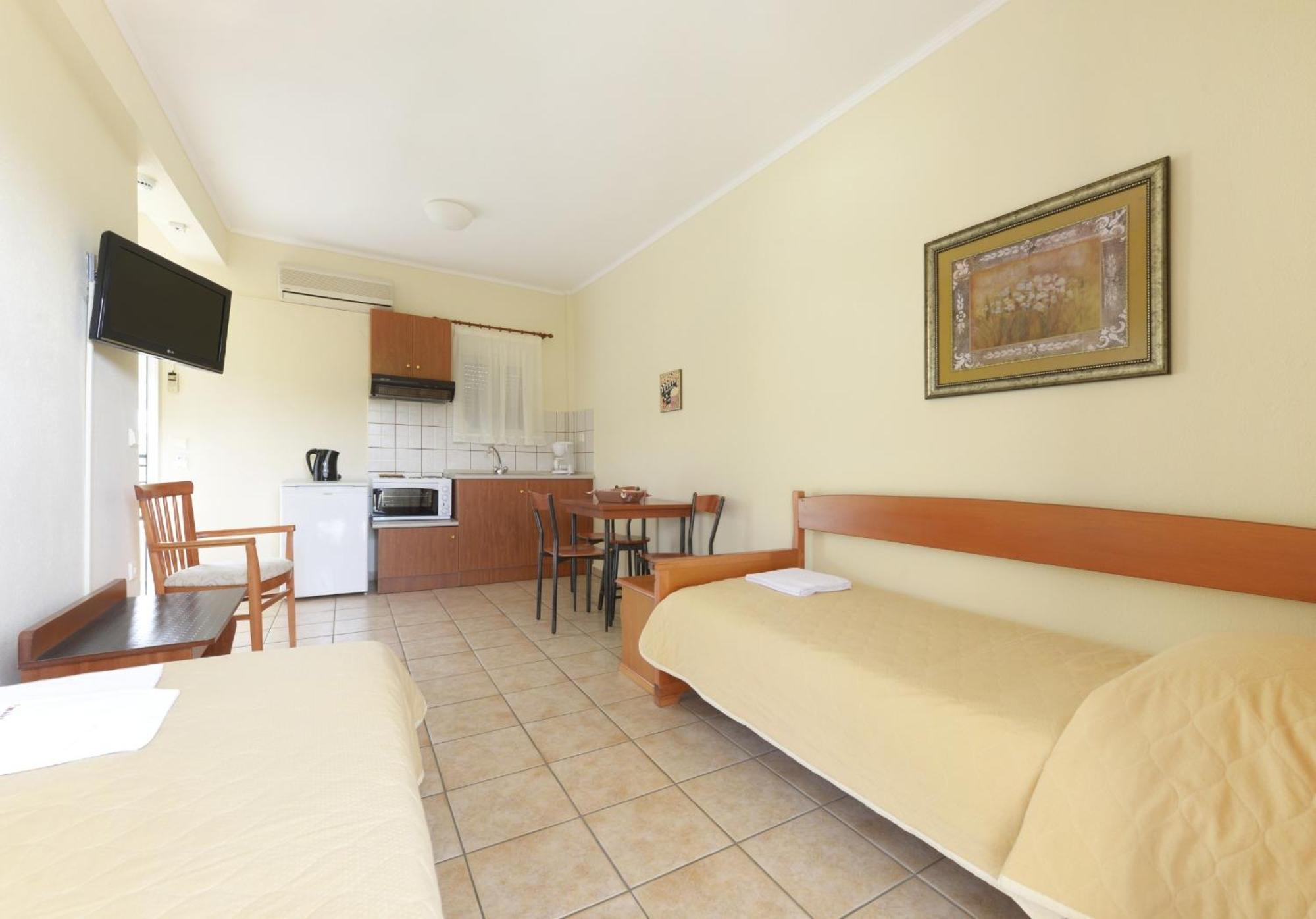 Amalia Aparthotel Palaiontsiflikion Ruang foto