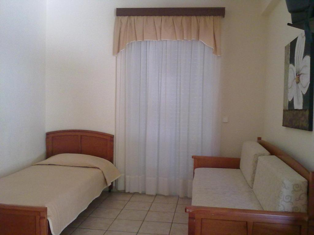 Amalia Aparthotel Palaiontsiflikion Bagian luar foto