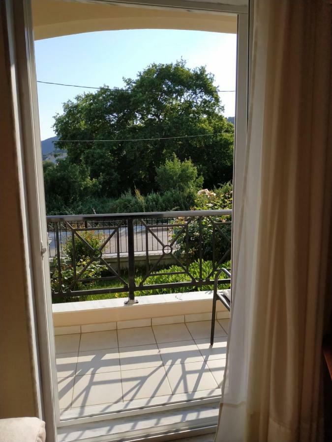 Amalia Aparthotel Palaiontsiflikion Bagian luar foto