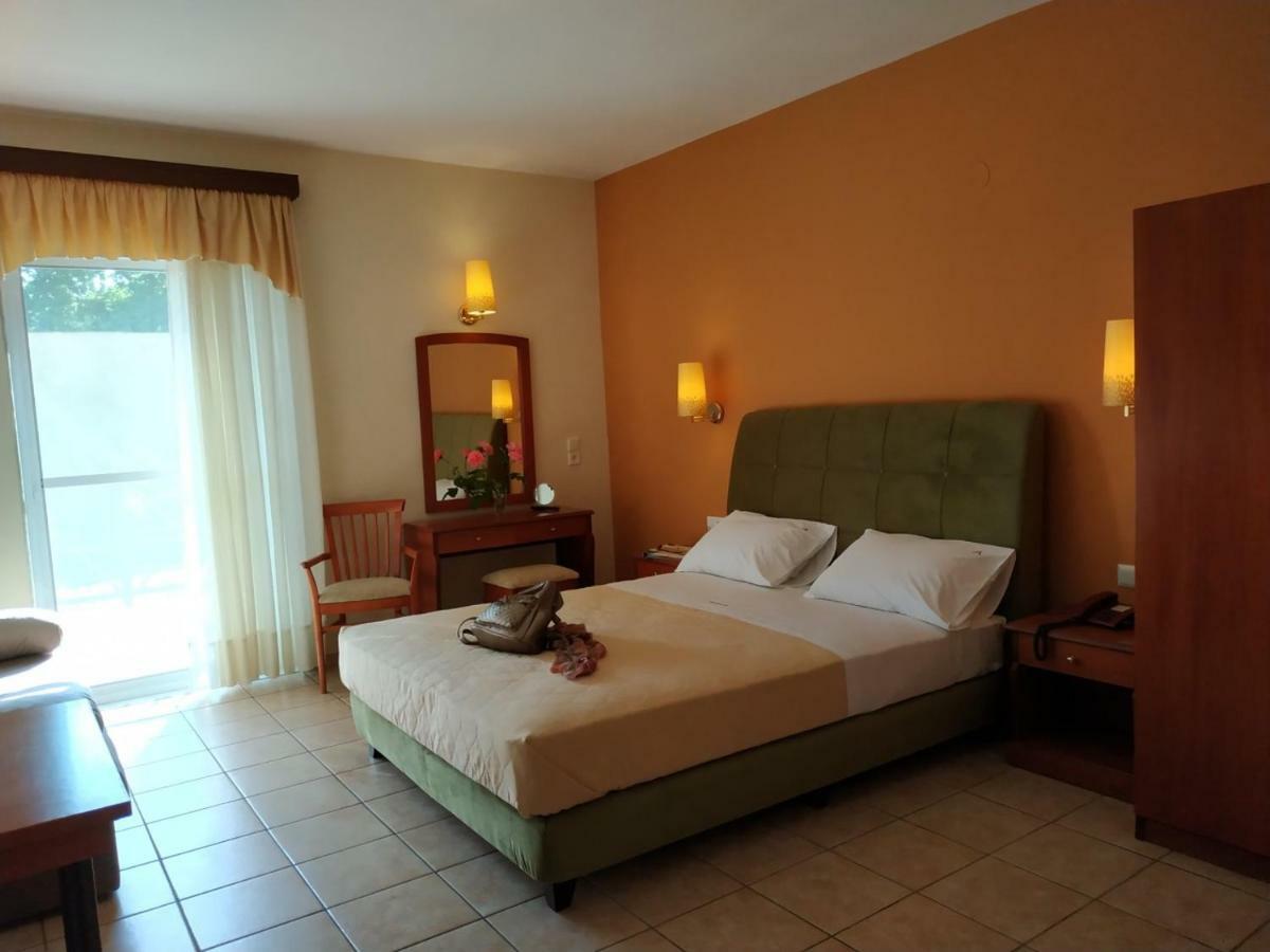 Amalia Aparthotel Palaiontsiflikion Bagian luar foto