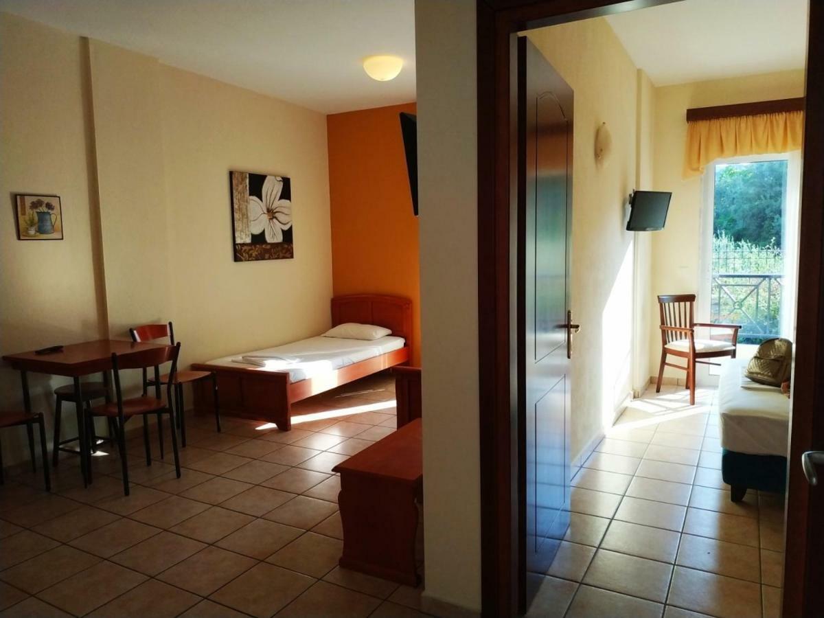 Amalia Aparthotel Palaiontsiflikion Bagian luar foto