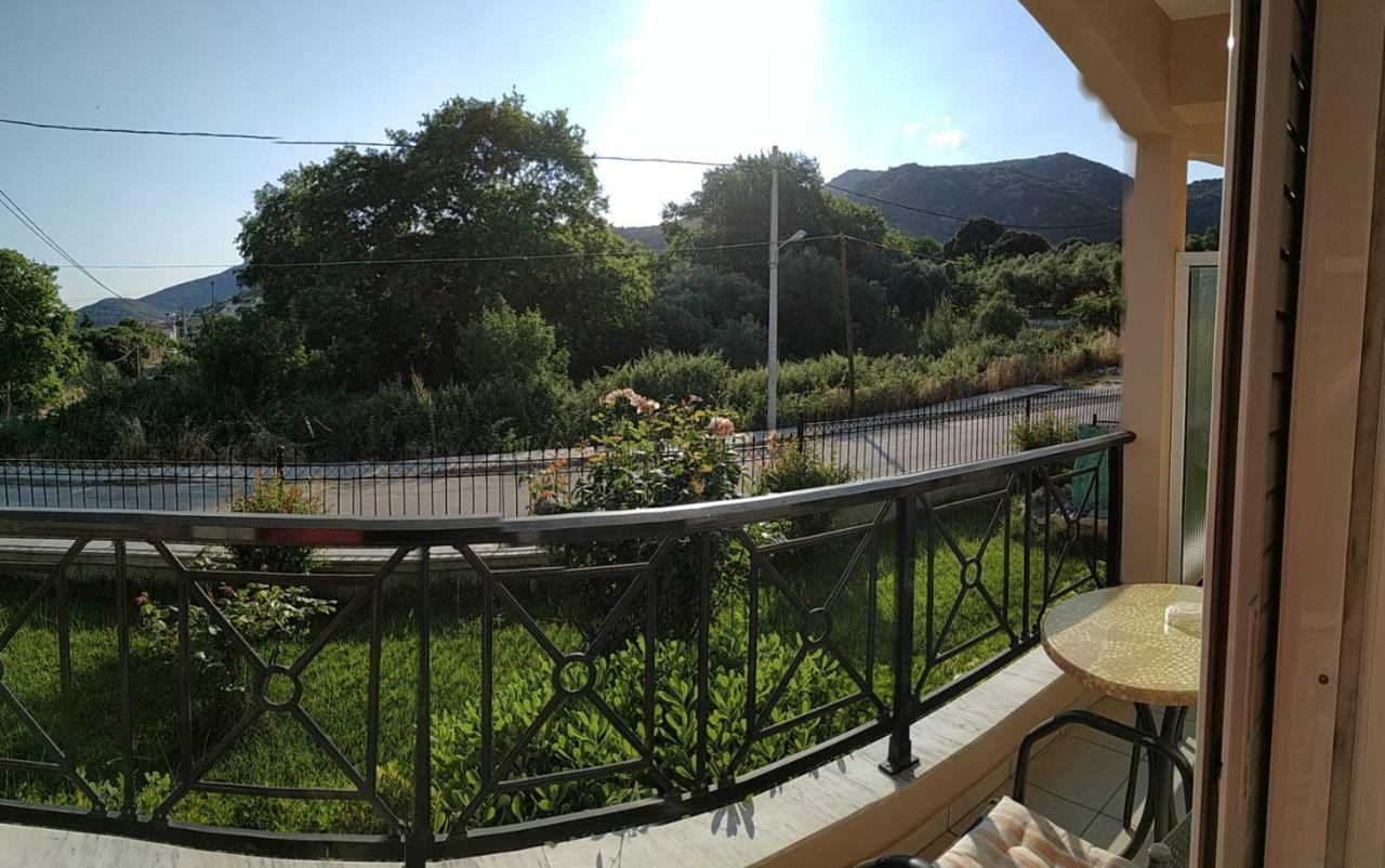 Amalia Aparthotel Palaiontsiflikion Bagian luar foto