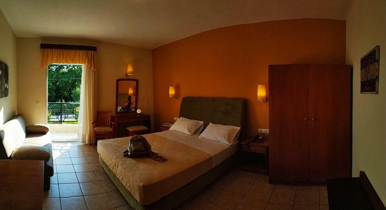 Amalia Aparthotel Palaiontsiflikion Bagian luar foto