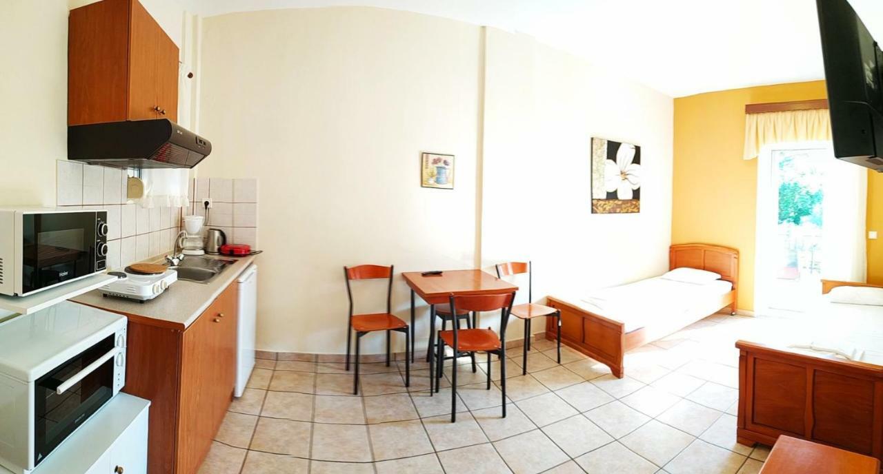 Amalia Aparthotel Palaiontsiflikion Bagian luar foto