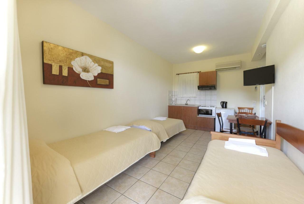Amalia Aparthotel Palaiontsiflikion Bagian luar foto