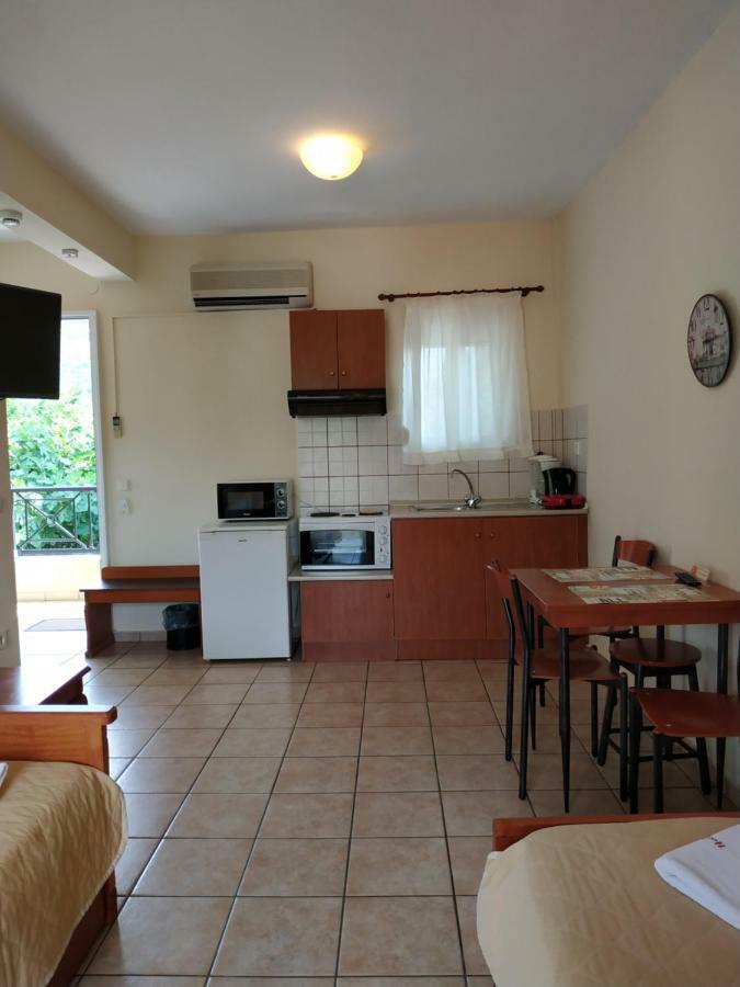 Amalia Aparthotel Palaiontsiflikion Bagian luar foto