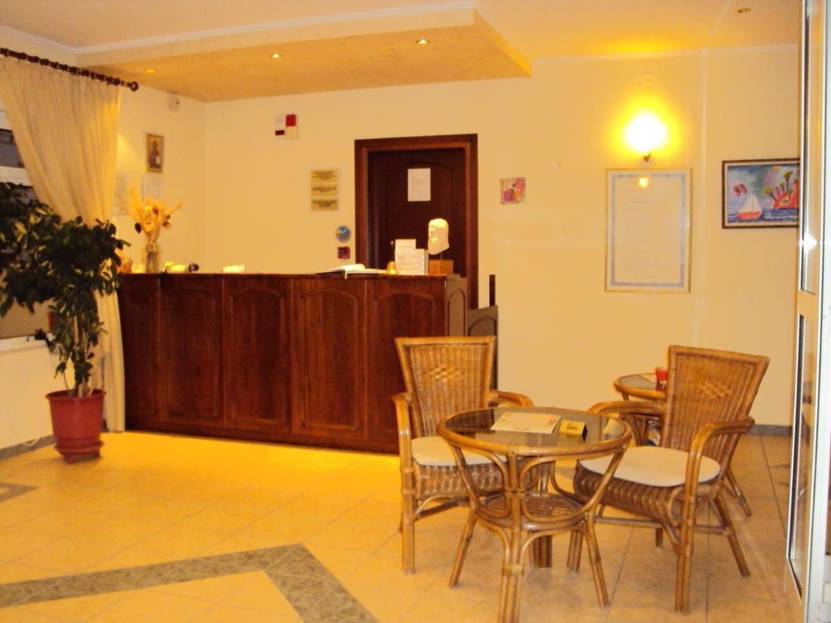 Amalia Aparthotel Palaiontsiflikion Bagian luar foto