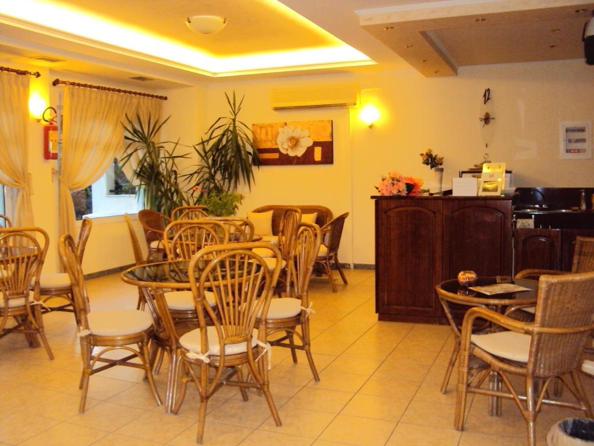 Amalia Aparthotel Palaiontsiflikion Bagian luar foto