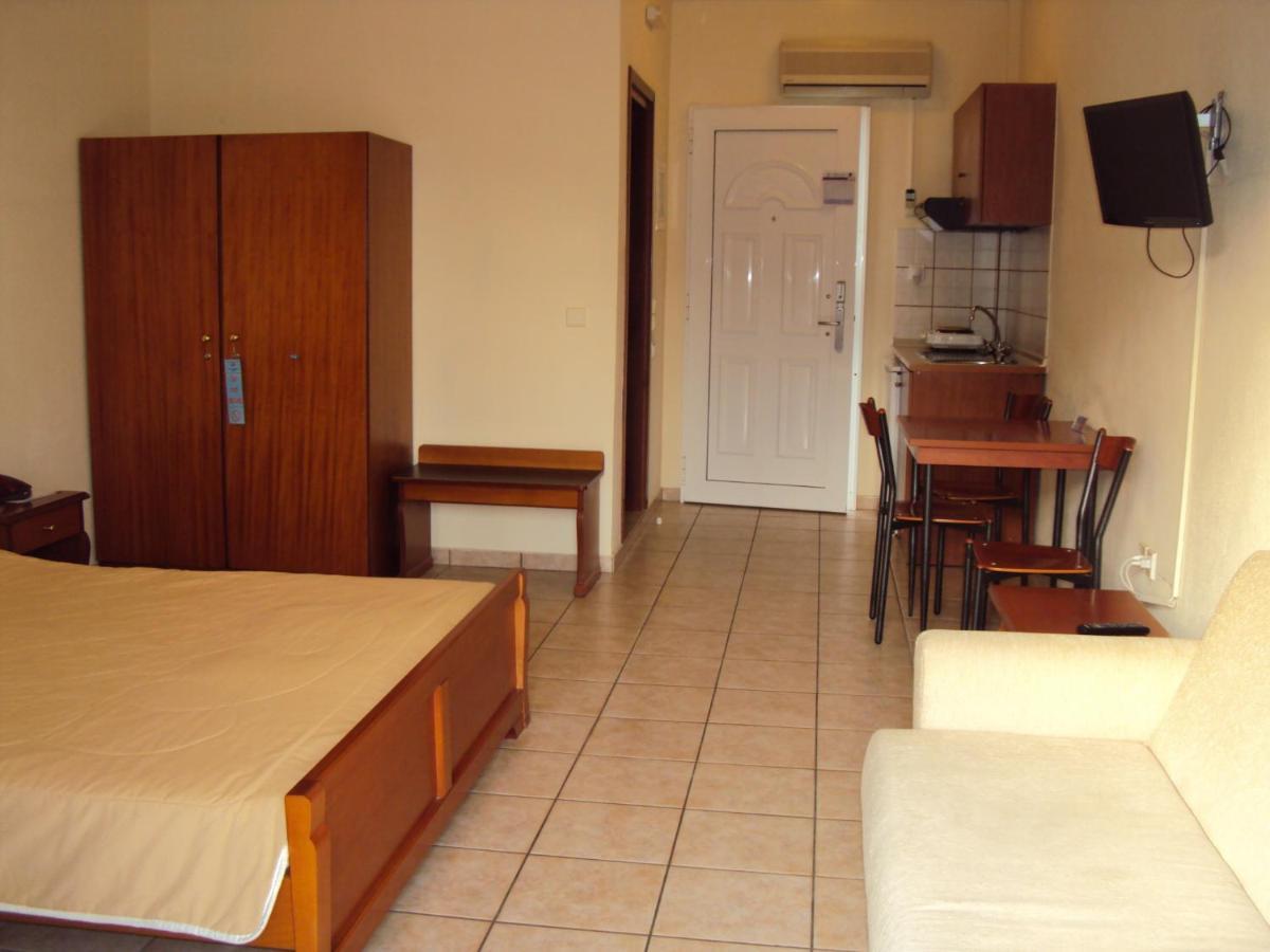 Amalia Aparthotel Palaiontsiflikion Ruang foto